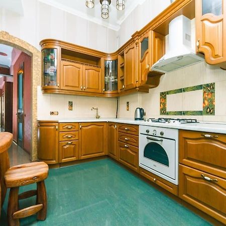 Apartment With View On Inpedendence Square Khreshchatyk Kiev Bagian luar foto