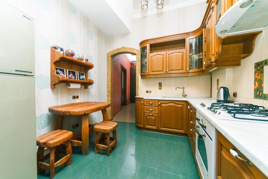 Apartment With View On Inpedendence Square Khreshchatyk Kiev Bagian luar foto