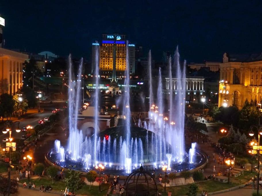 Apartment With View On Inpedendence Square Khreshchatyk Kiev Bagian luar foto