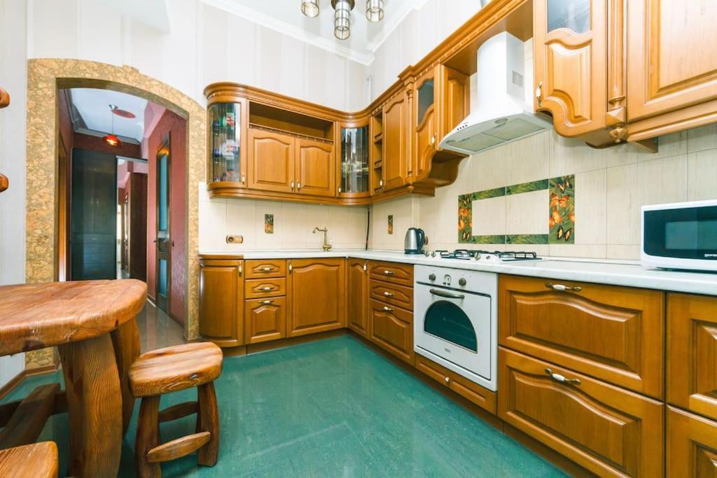 Apartment With View On Inpedendence Square Khreshchatyk Kiev Bagian luar foto
