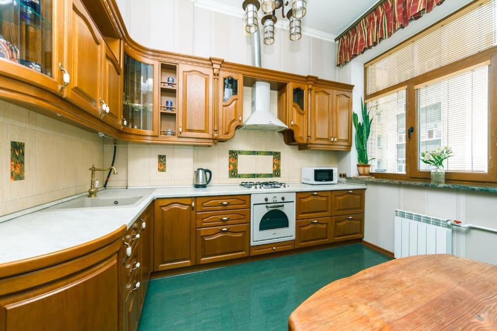 Apartment With View On Inpedendence Square Khreshchatyk Kiev Bagian luar foto