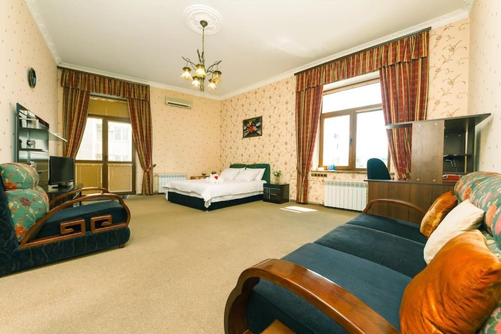 Apartment With View On Inpedendence Square Khreshchatyk Kiev Bagian luar foto